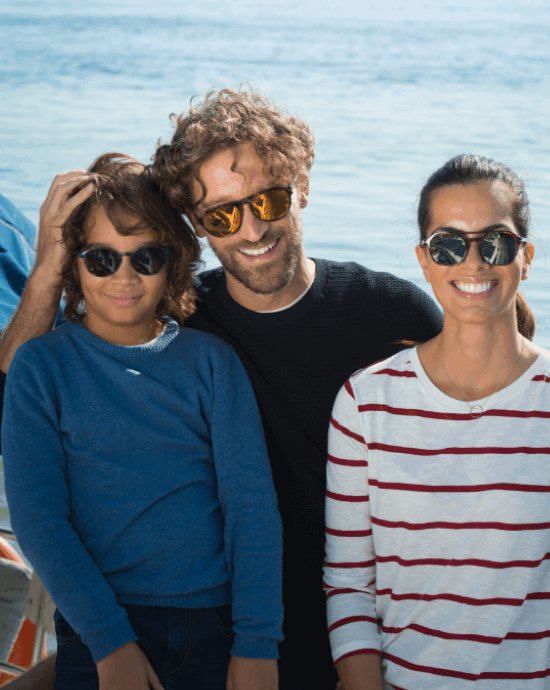 Rodina ve slunečních brýlích